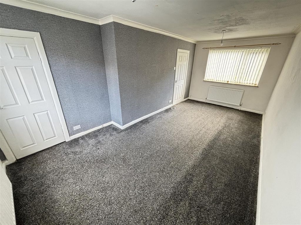 Property photo 2 of 11 Living Room