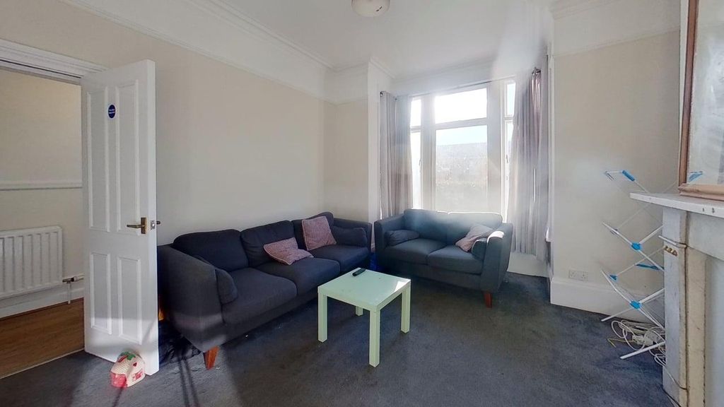 Property photo 2 of 16 St-Michaels-Road-Living-Room