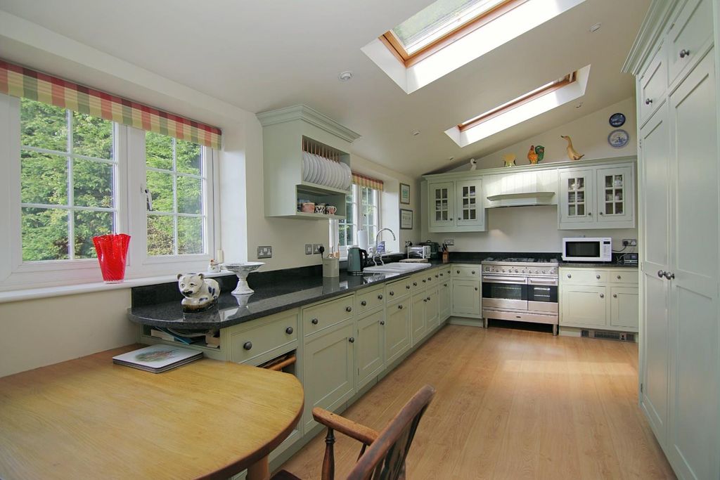 Property photo 3 of 39 Kitchen