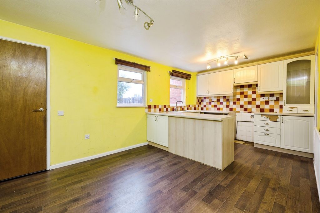 Property photo 2 of 16