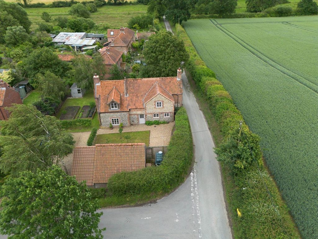Property photo 2 of 31