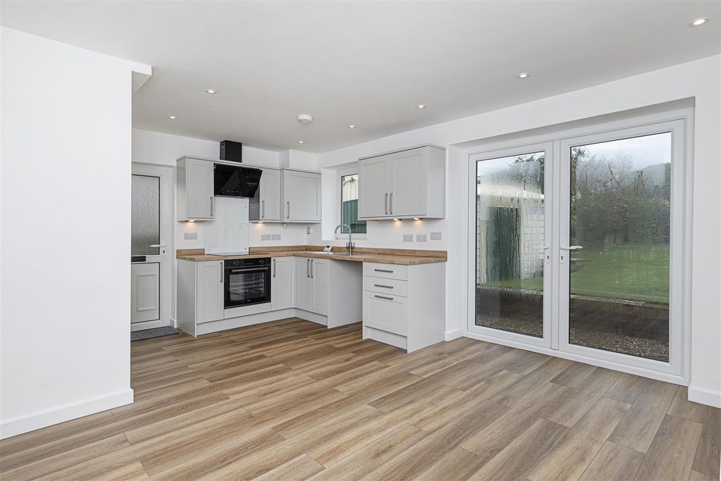Property photo 2 of 33 Dining Kitchen