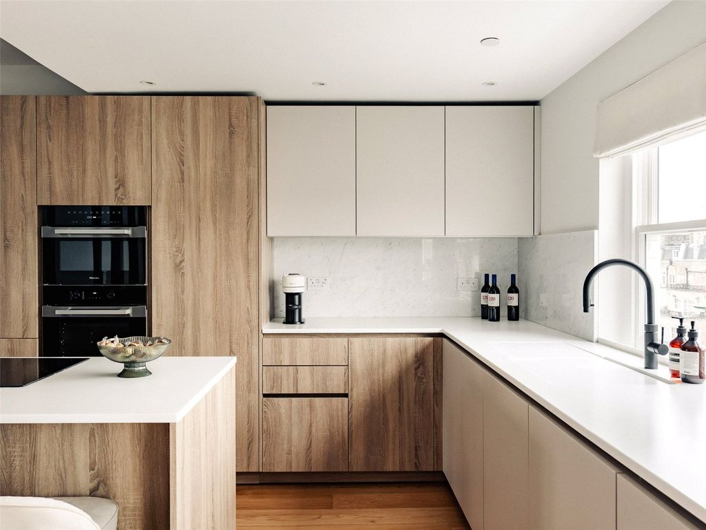 Property photo 3 of 11 Kitchen