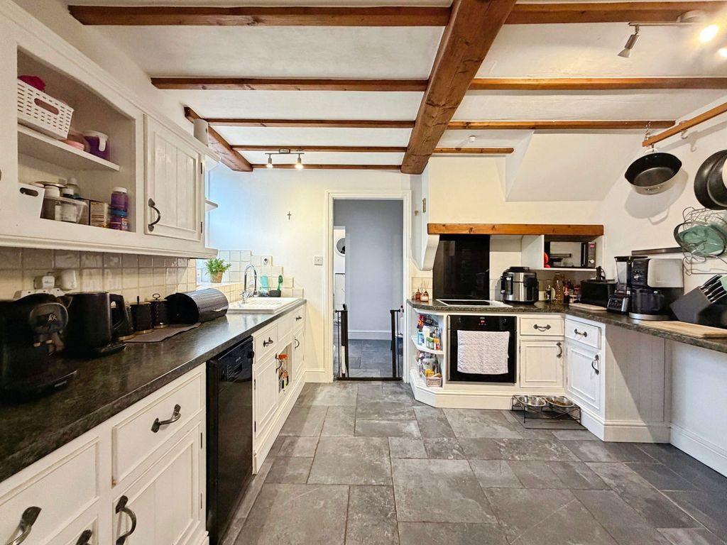 Property photo 2 of 25