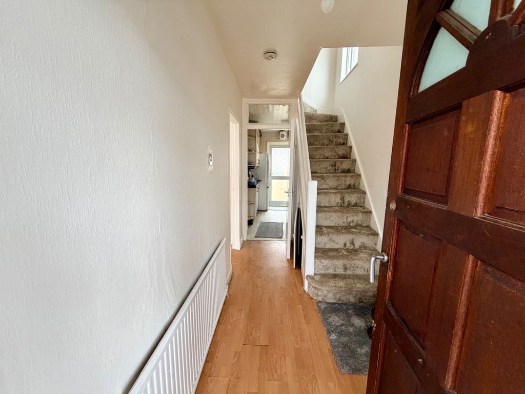 Property photo 3 of 12 4921782