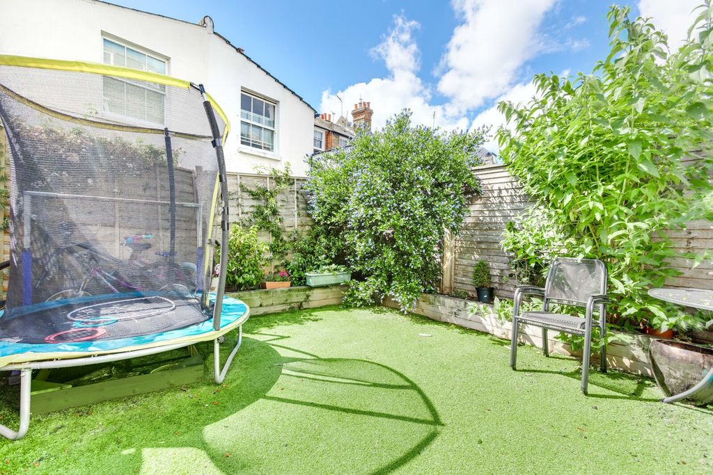Property photo 2 of 11