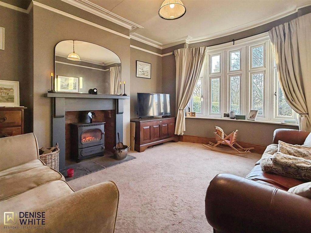 Property photo 3 of 51 Lounge