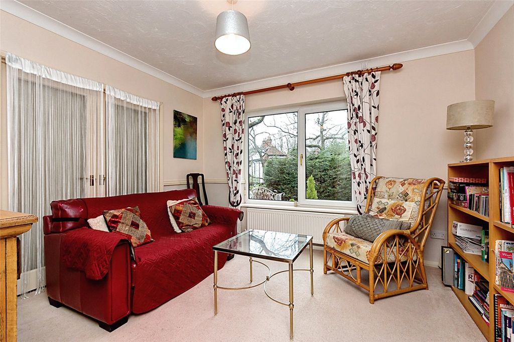 Property photo 3 of 17 Family Room/Snug