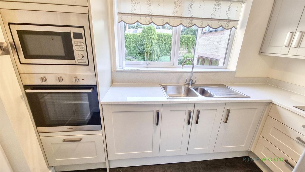 Property photo 3 of 18 Kitchen