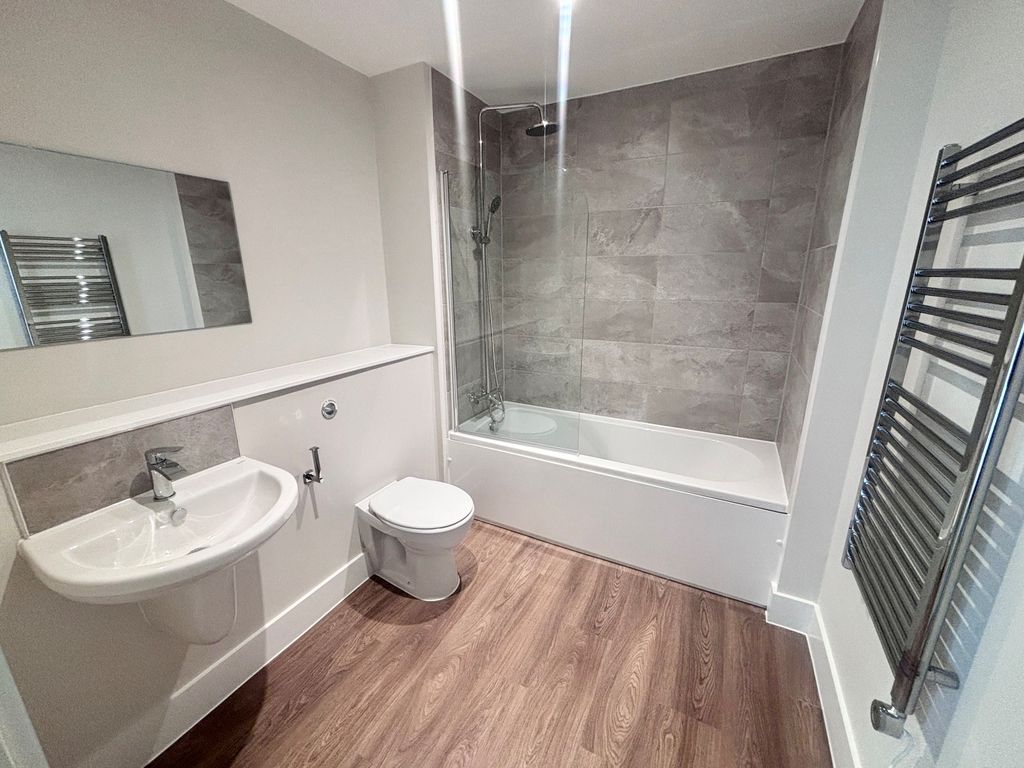 Property photo 1 of 6 Bathroom