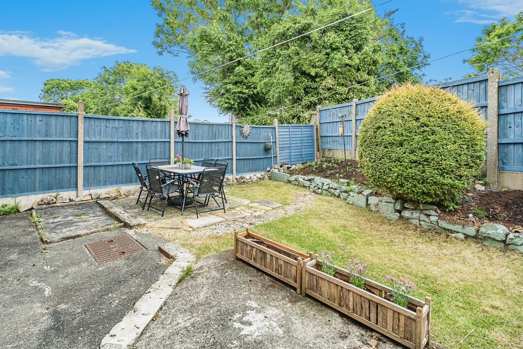 Property photo 2 of 16