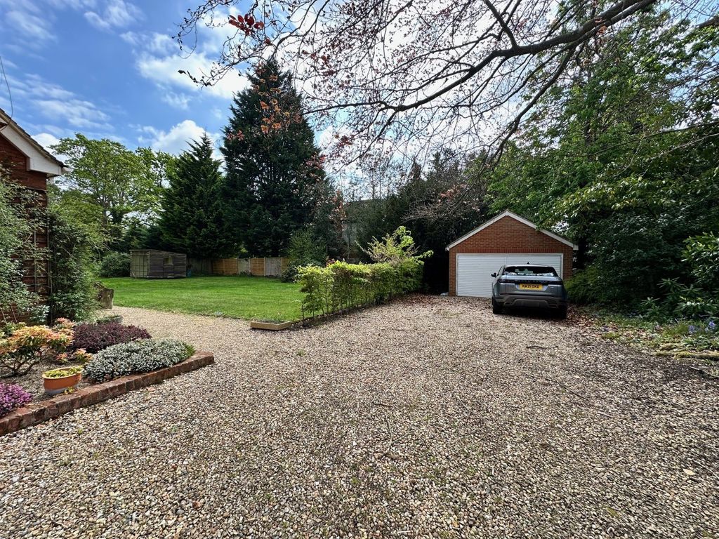 Property photo 3 of 10 Driveway
