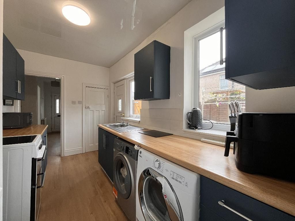 Property photo 2 of 11 Kitchen