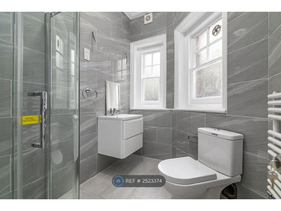 Property photo 2 of 7 Bathroom