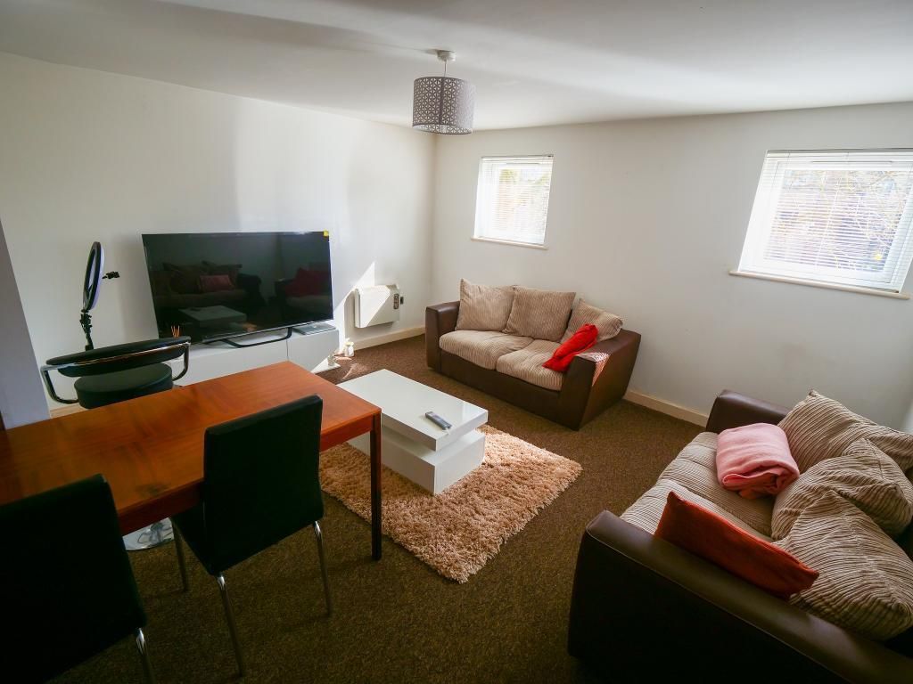 Property photo 2 of 7 Living Room