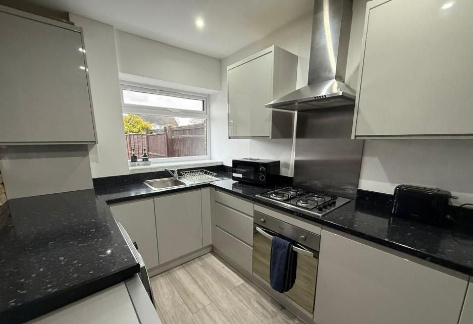 Property photo 2 of 5 Kitchen