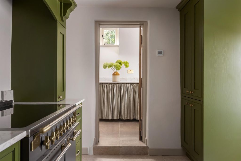 Property photo 3 of 34 22 - Castle Cottage - Gl7 5Ed - Web.Jpg