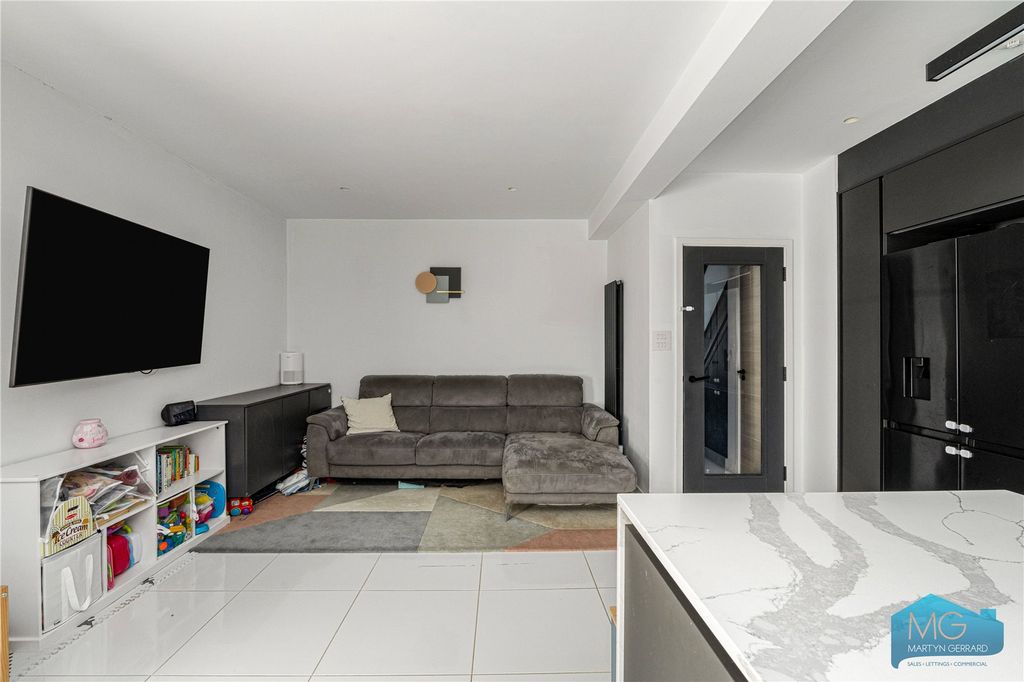 Property photo 3 of 24 Picture No. 21