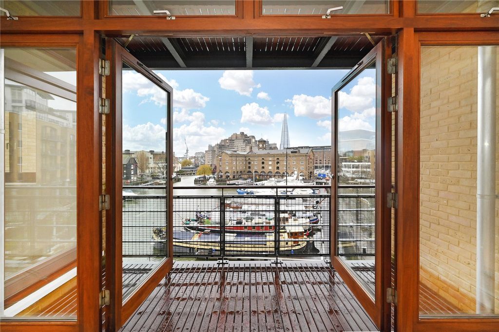 Property photo 3 of 15 Balcony