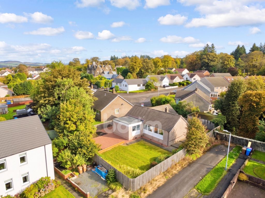 Property photo 1 of 28 Arran Crescent, Beith Garden