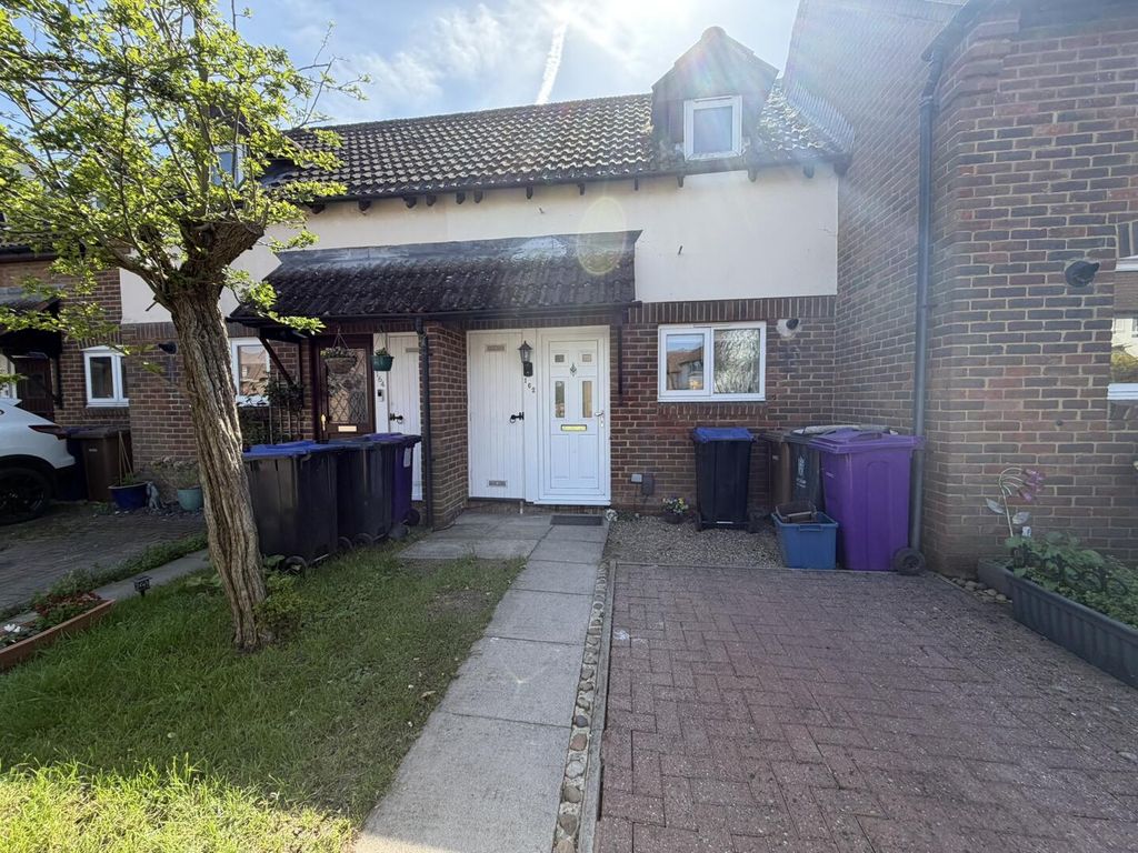 Property photo 1 of 9 Front (Exterior)