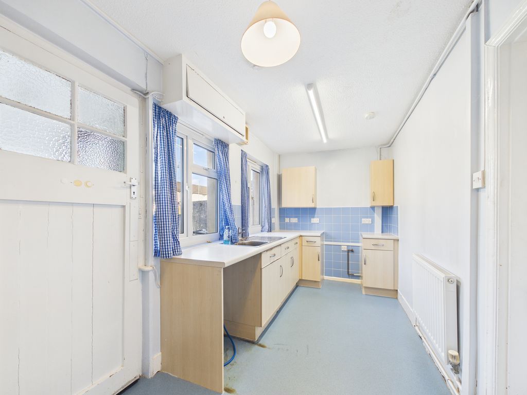 Property photo 2 of 9 Kitchen