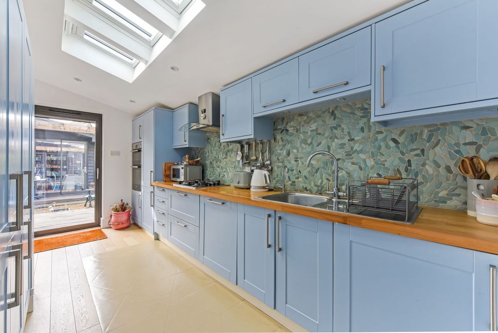 Property photo 3 of 20