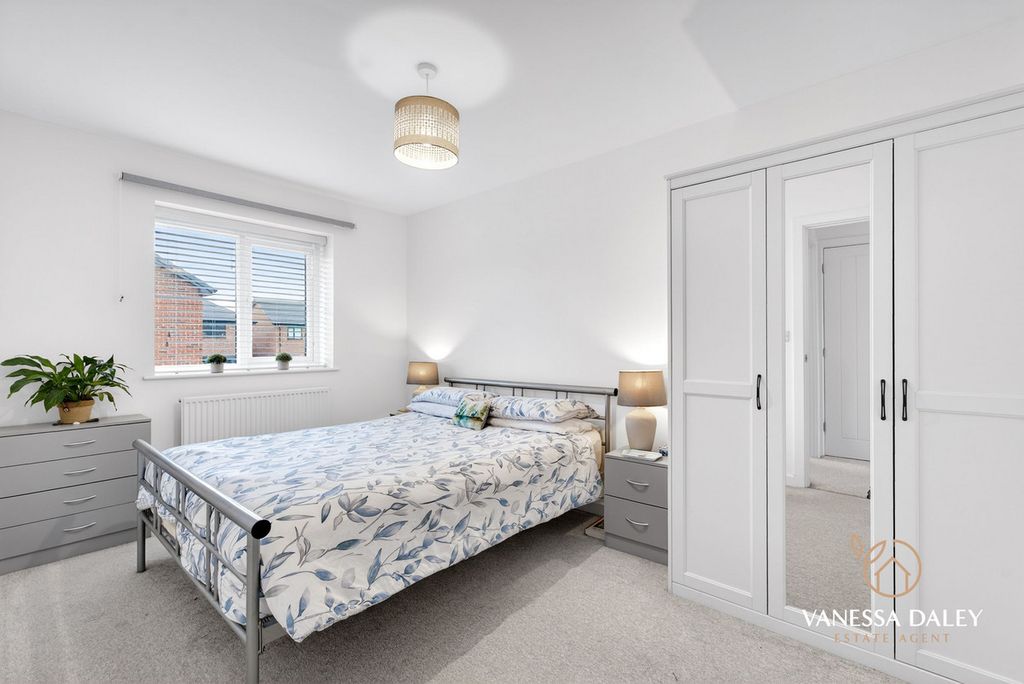 Property photo 2 of 35