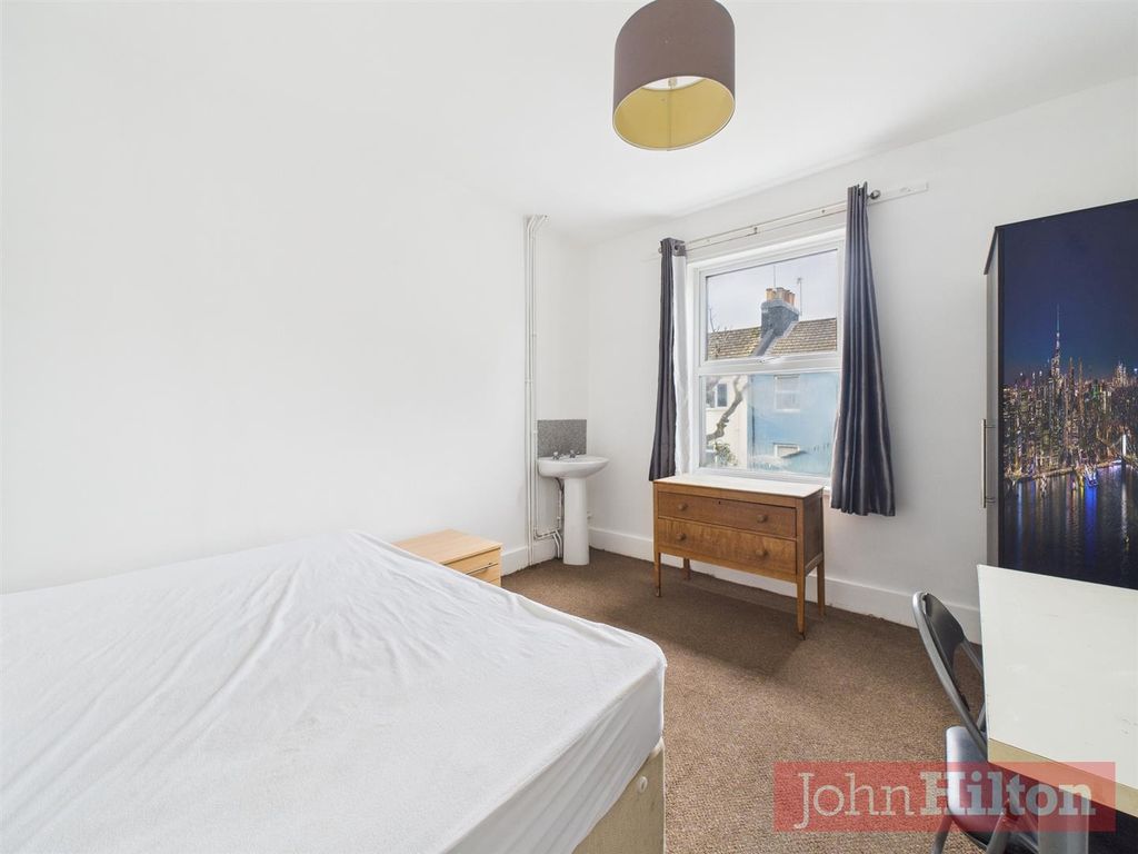 Property photo 2 of 9 Cam02534G0-Pr0580-Still002.Jpg