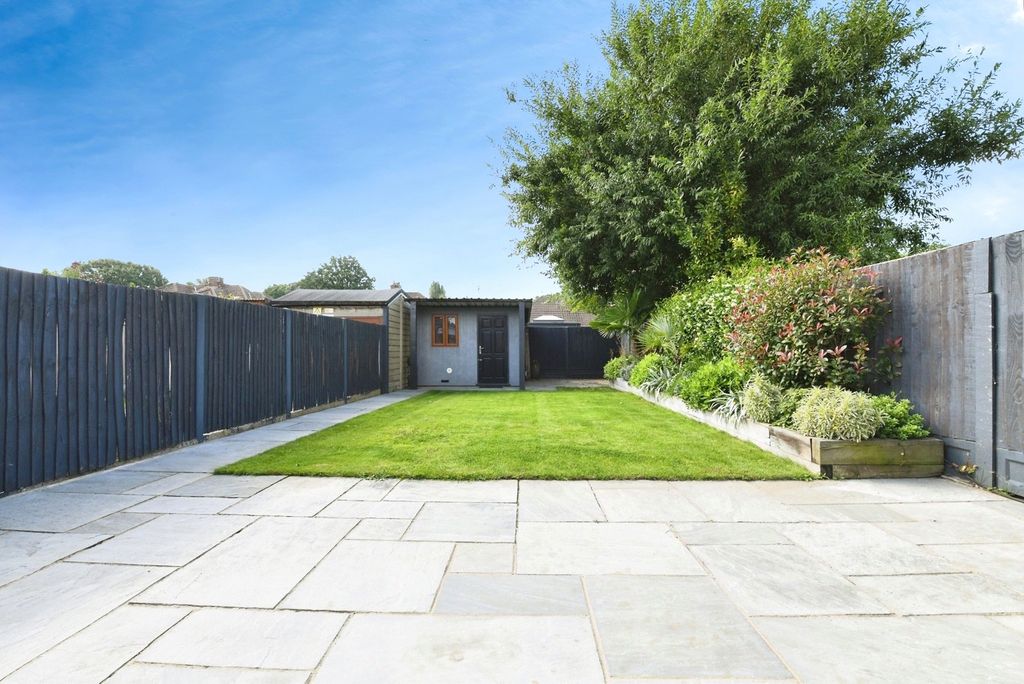 Property photo 2 of 17 Photo