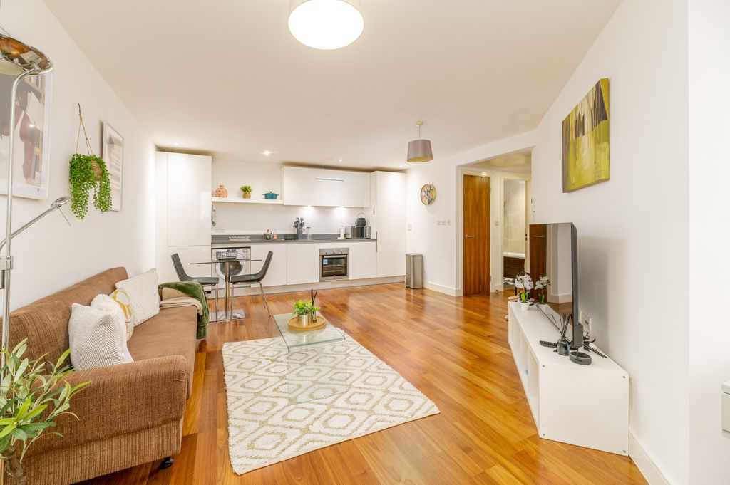 Property photo 2 of 11 05