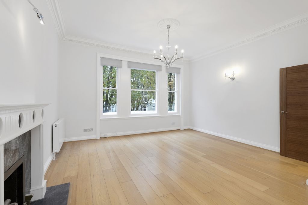 Property photo 1 of 12 Lexham Gardens 54...