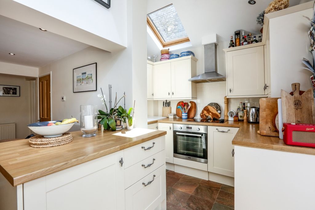 Property photo 2 of 8 Kitchen