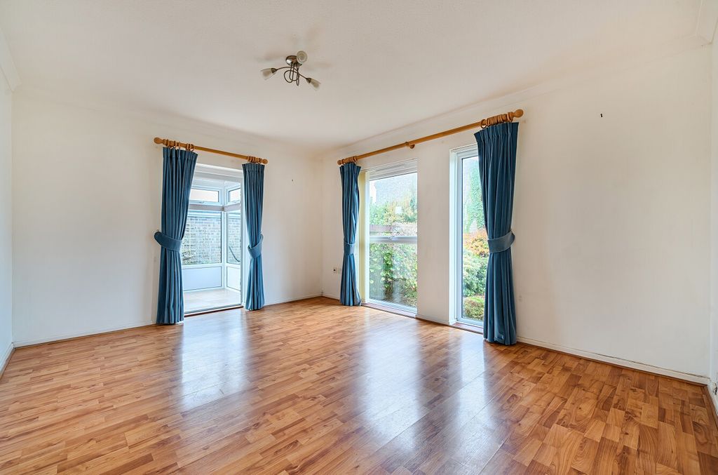 Property photo 3 of 14 1373962-5-690237A...