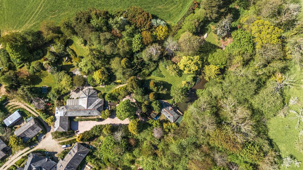 Property photo 2 of 54 Round House Dr4.Jpg