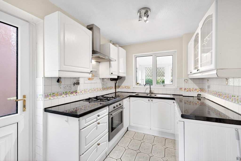 Property photo 2 of 30