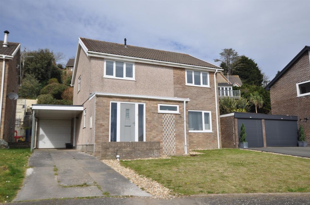Property photo 1 of 19 Entrance Porch