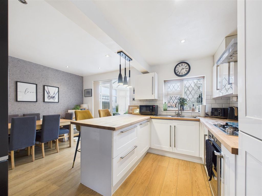 Property photo 3 of 10 Cam05451G0-Pr0066-Still010.Jpg