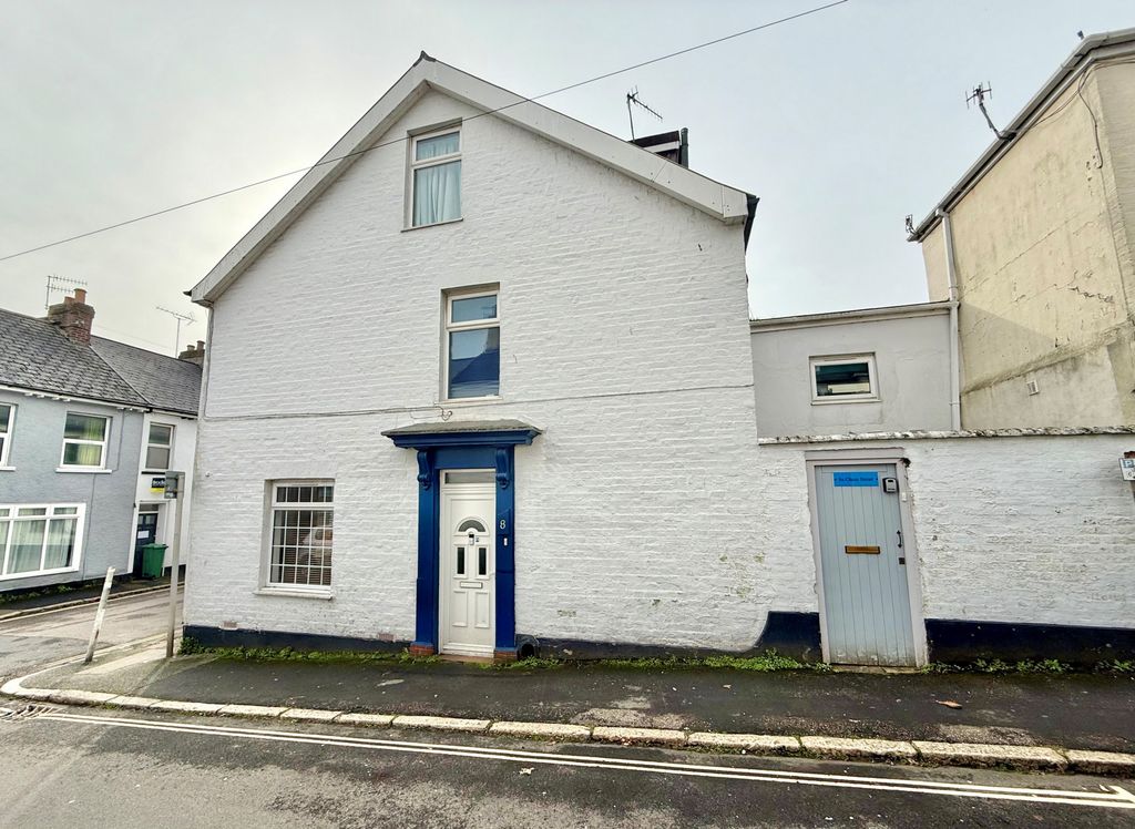 Property photo 1 of 12 Photo 2