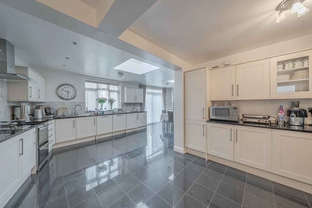 Property photo 2 of 21 Kitchen