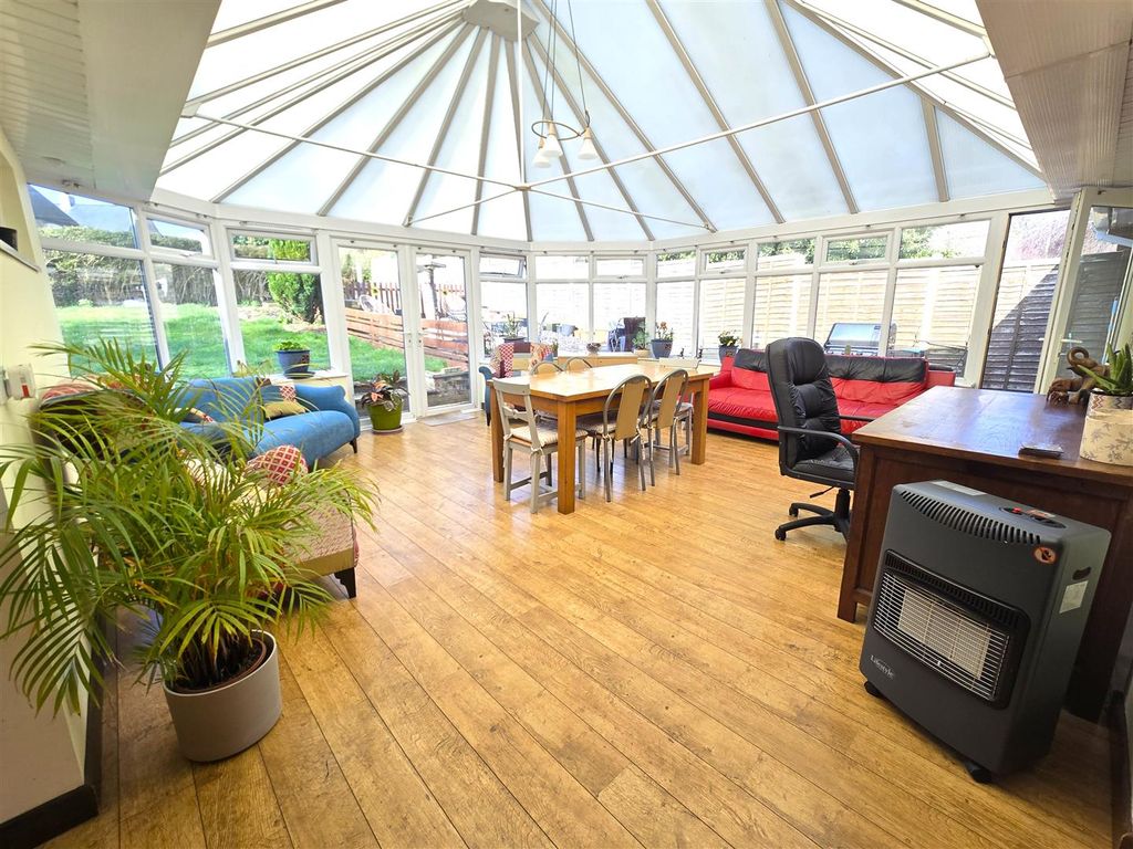 Property photo 3 of 28 Conservatory