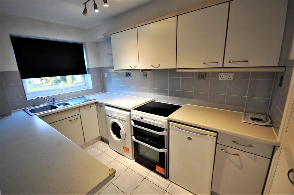 Property photo 1 of 7 Kitchen