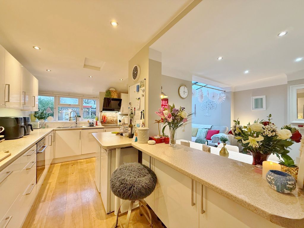 Property photo 2 of 25