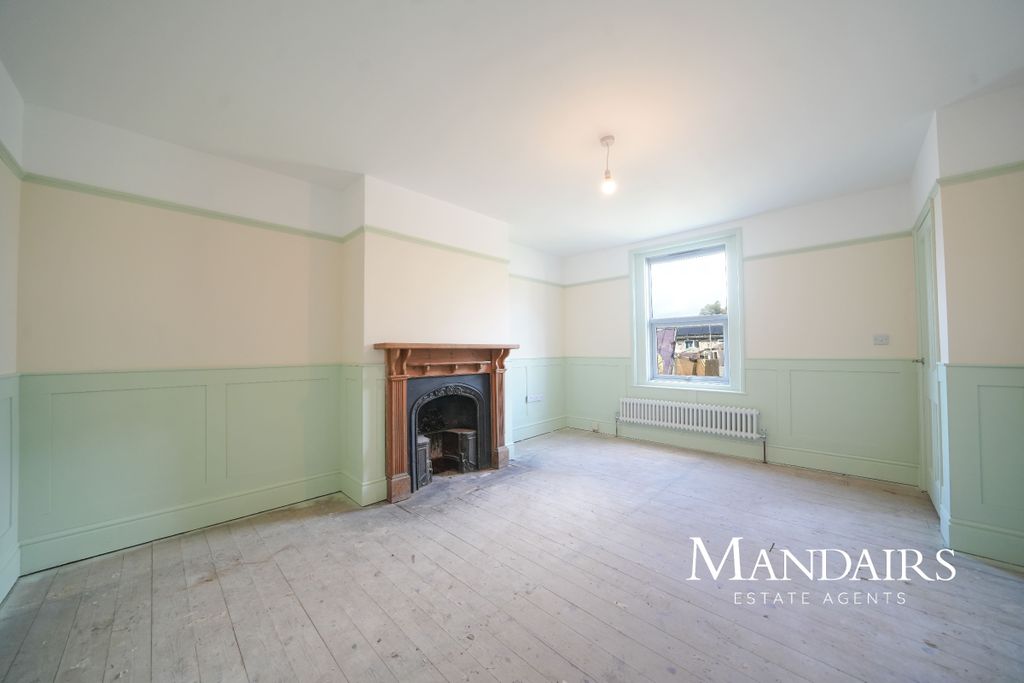 Property photo 2 of 36