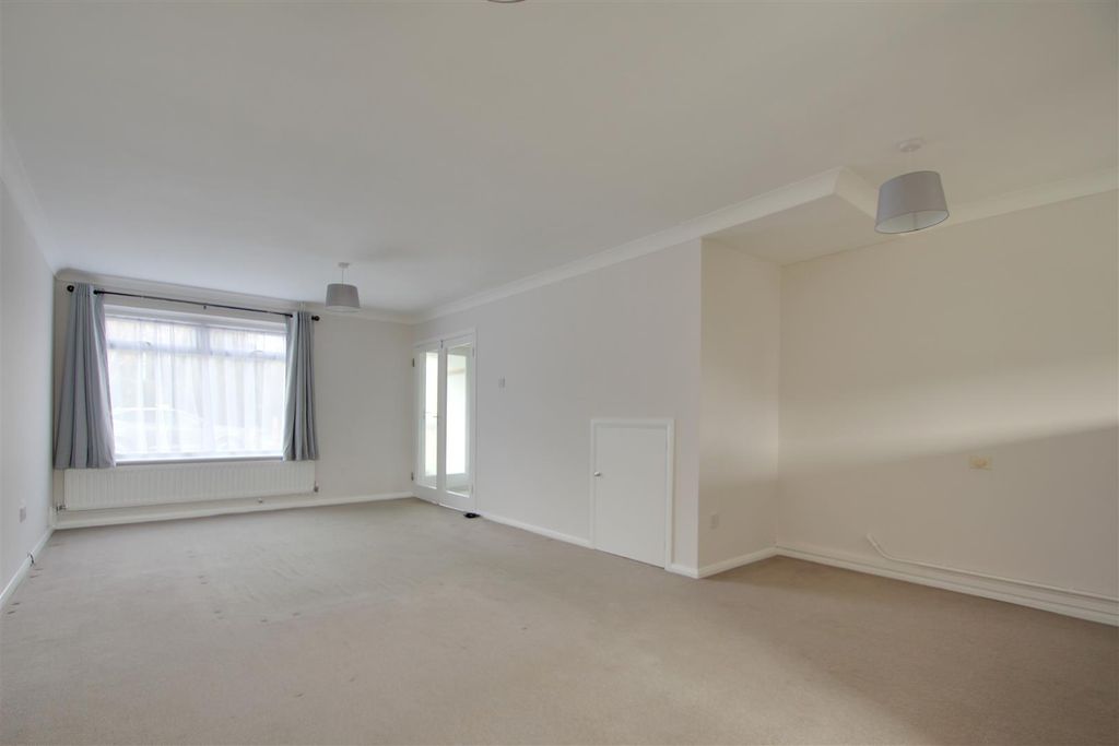 Property photo 2 of 16 Lounge Diner