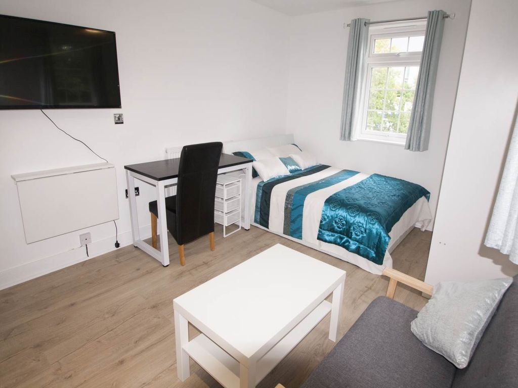 Property photo 1 of 4 Studio Flat