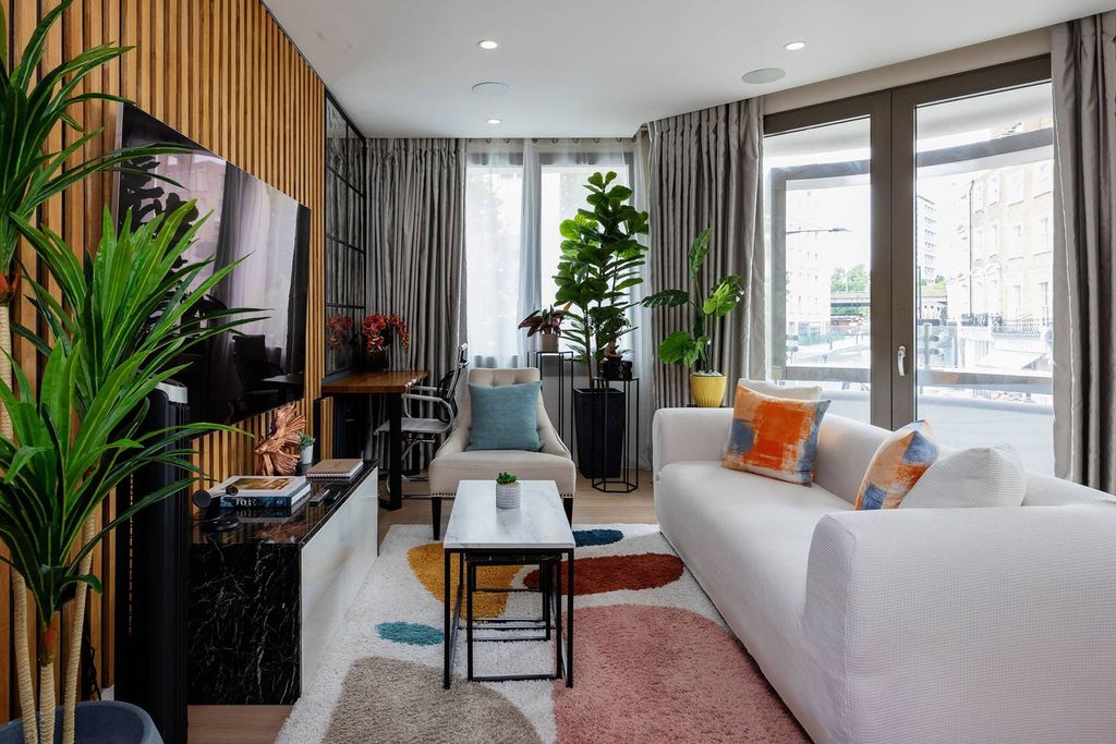 Property photo 2 of 18