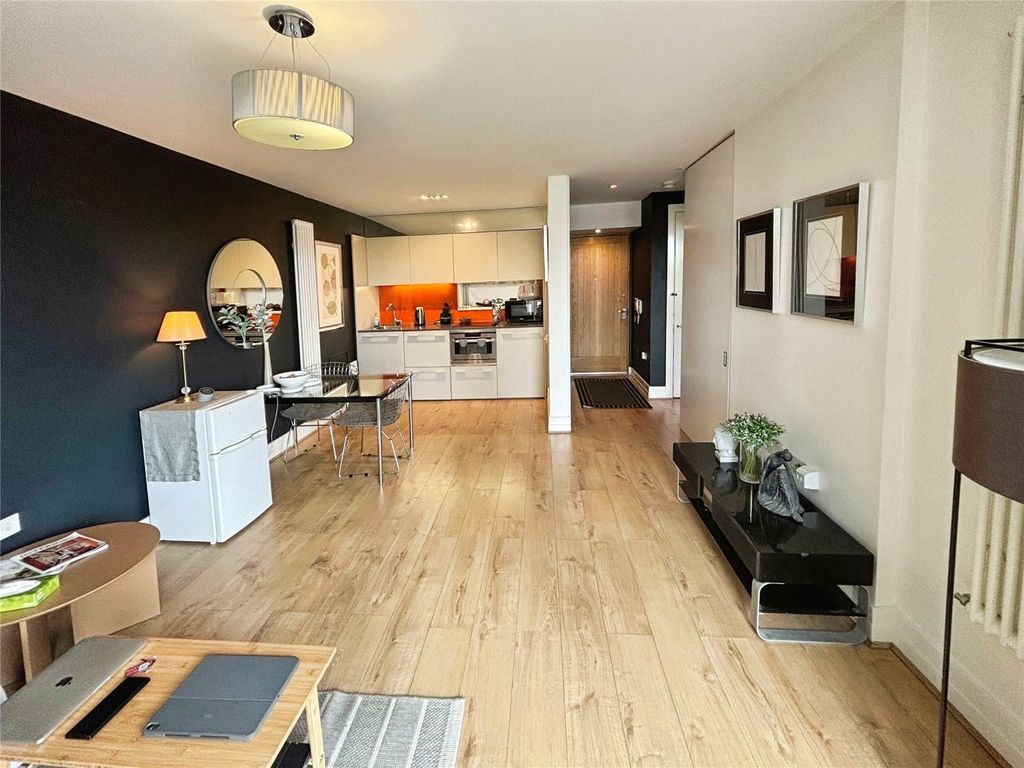 Property photo 2 of 11 Living/Kitchen