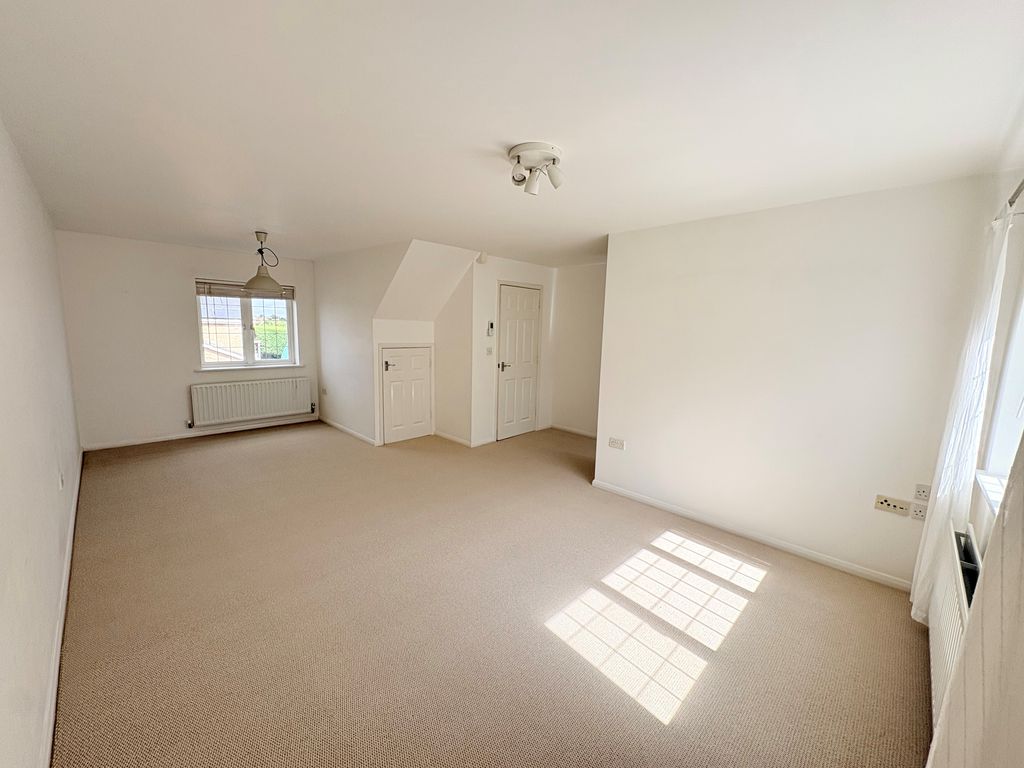Property photo 2 of 7 Living Room