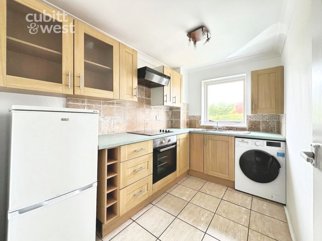 Property photo 2 of 12 Kitchen